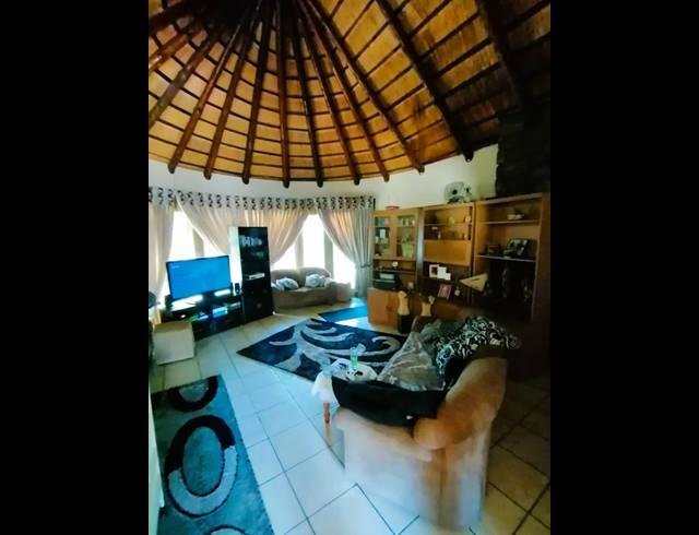 3 BEDROOM HOUSE FOR SALE IN DERSLEY